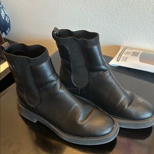 Kenneth Cole Reaction Black Ankle Boots Sleek Chelsea Style
